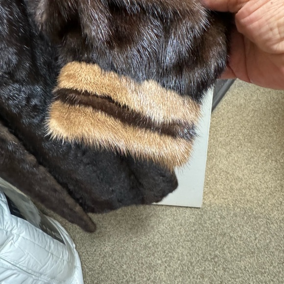 Light weight mink coat brow and Carmel. Size medium/large - Picture 4 of 12